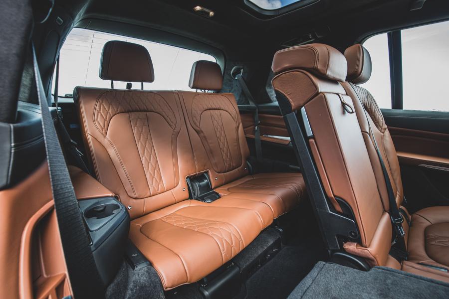 Интерьер BMW X7 xDrive30d Design Pure Excellence (G07) 2019 года  (WW) (фото 20 из 36)